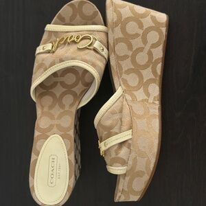 Coach Carissa Optic Art Wedge Sandals color sand Women’s Size 9.5